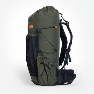 Pocket on right side of OB48 backpack with compression cord. Hip belt and shoulder straps in black. White background.
