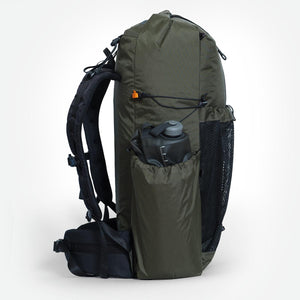 The tall left side pocket  of the OB48 backpack is made for extra storage. Holds a HydraPak Seeker 4L bladder or 220g gas cartridge + Toaks Light 700mL pot comfortably.