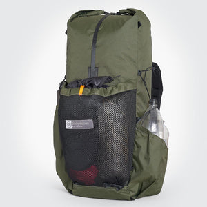 The left side pocket of the OB 48 fits two 1L bottles. Bulky items can be stored in the front mesh pocket.